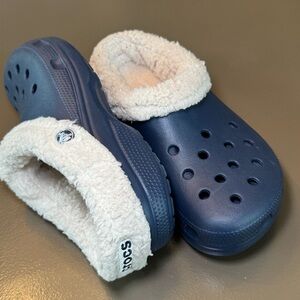 Women’s Crocs Classic Lined Faux Fur Clogs, Slip On Navy Blue Size W9 M7